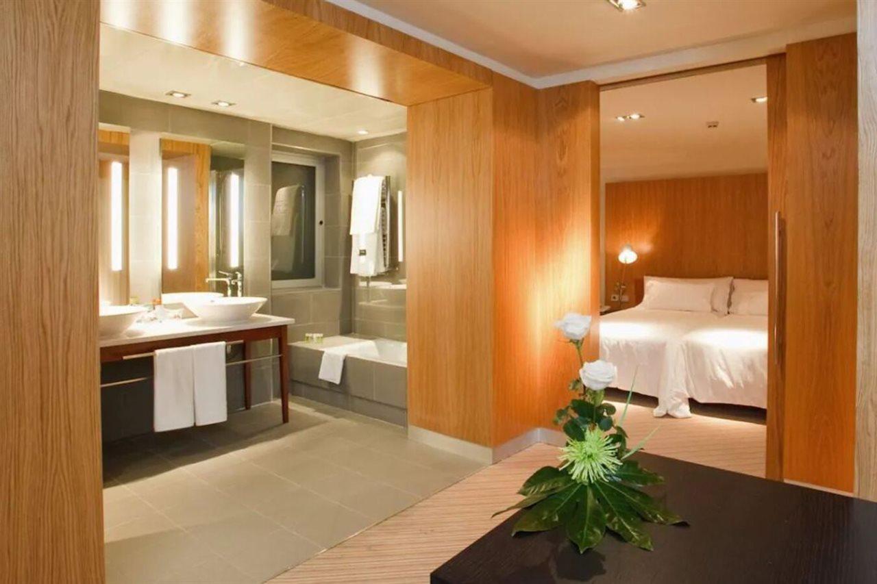 Hotel Alfonso Zaragoza Bagian luar foto
