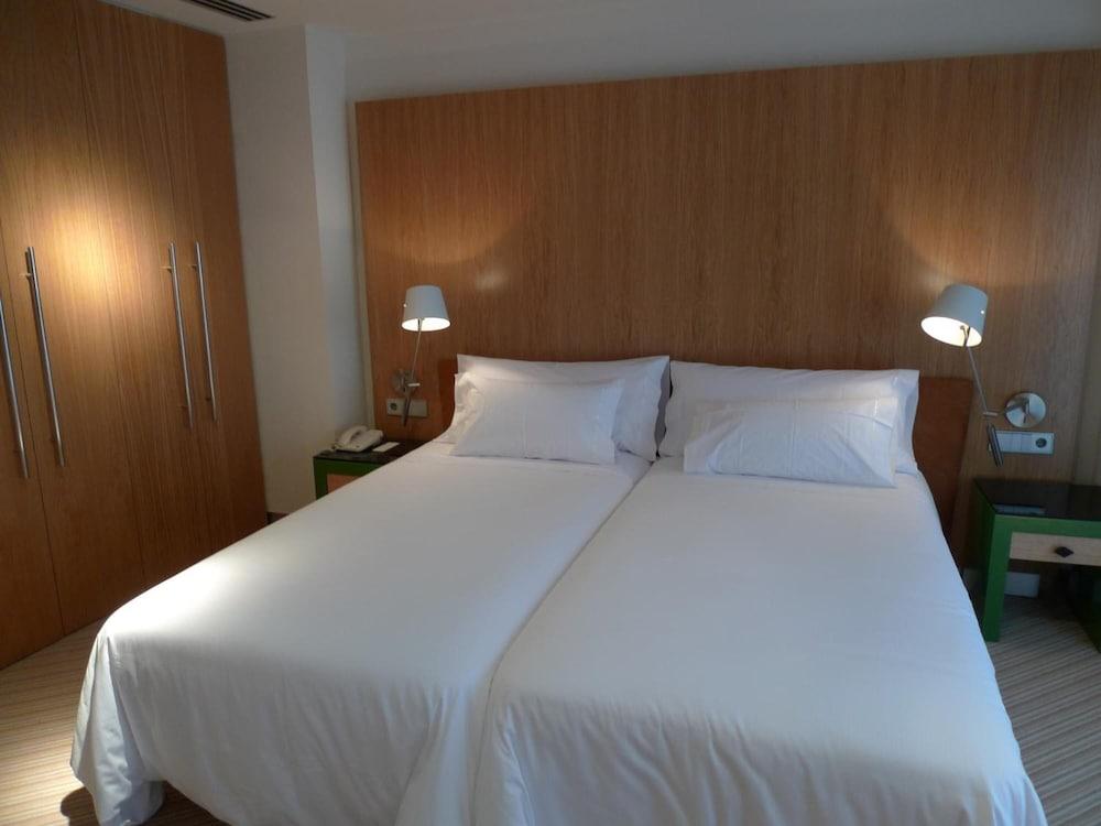 Hotel Alfonso Zaragoza Bagian luar foto