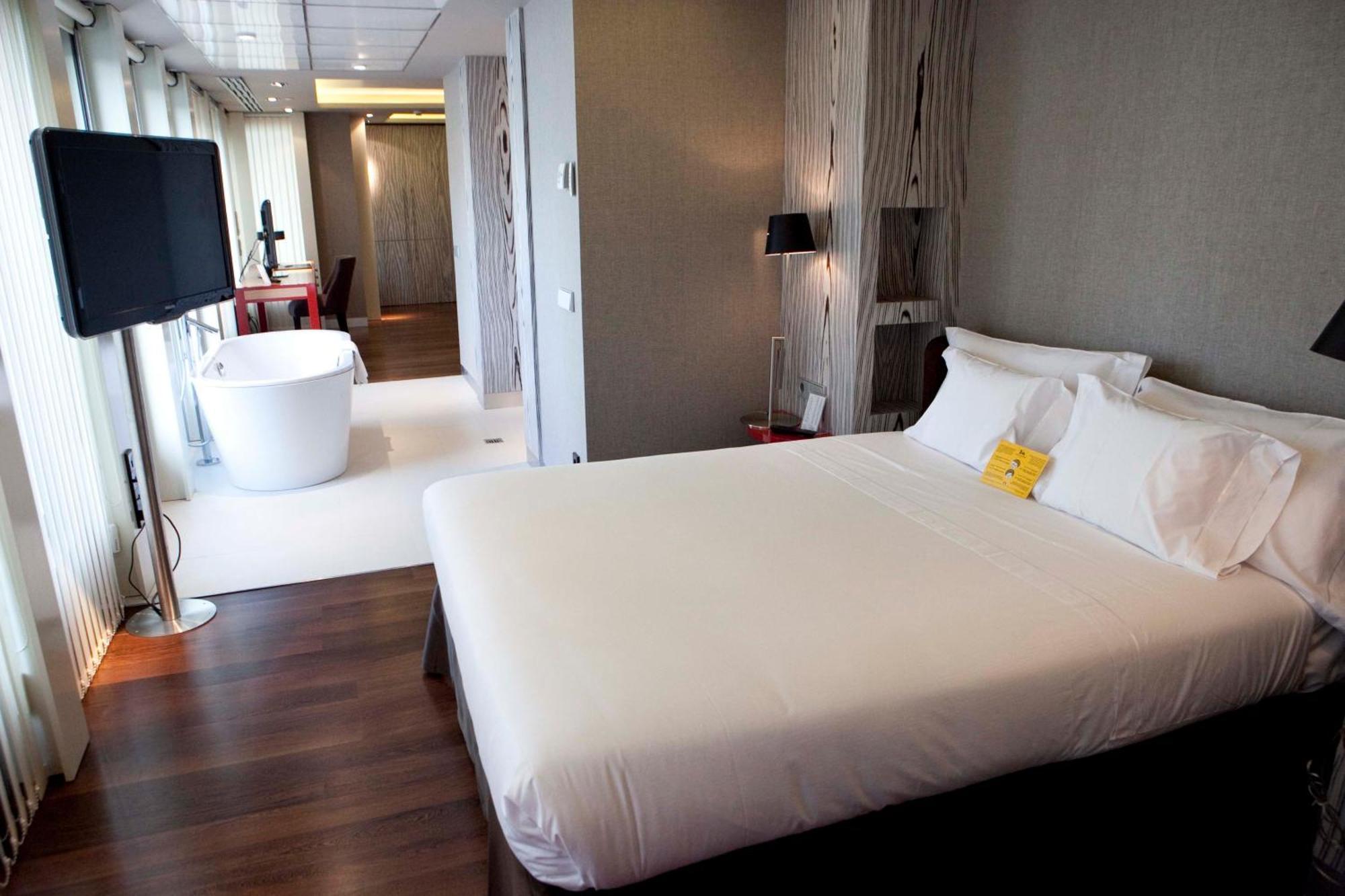Hotel Alfonso Zaragoza Bagian luar foto